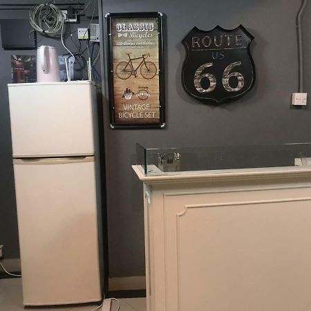 Cool Budget Hostel Гонконг Экстерьер фото